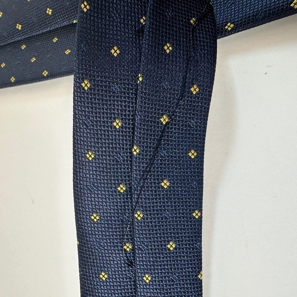Vintage Hermes Paris Navy Yellow Mens Tie 100% Silk Hand Made - Picture 8 of 8